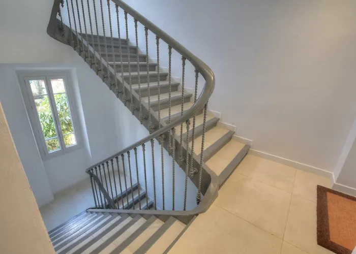 2p Avec Grande Terrasse, Situation Idéale / Vieille Appartamento *