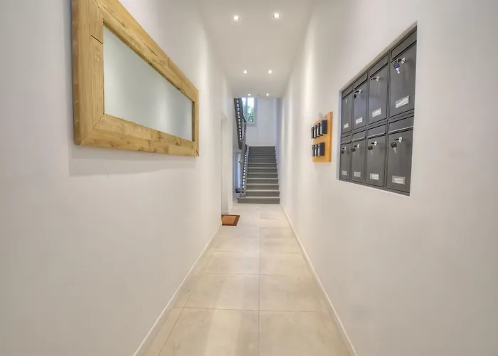 Appartamento 2p Avec Grande Terrasse, Situation Idéale / Vieille